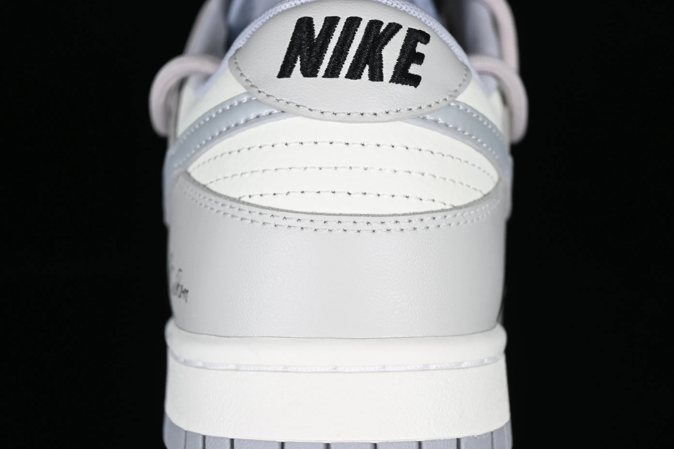 All Categories Nk SB Dunk Series Nk SB Dunk Low Low-top sneakers Nk Dunk Low Minimalist industrial-simple silver hook SB strap low-top casual sneakers DJ6188-003